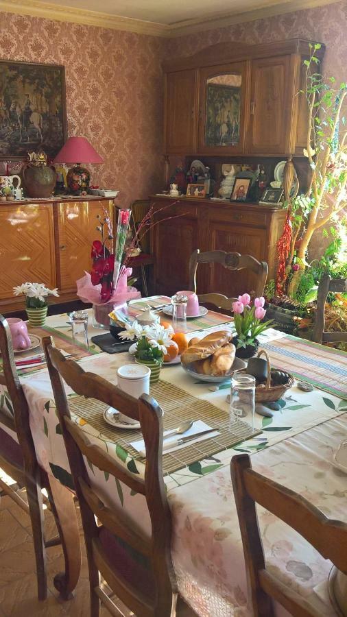 Chambre De La Baronne De Rochegrosse Hotel Saint-Maurice-en-Gourgois Екстериор снимка